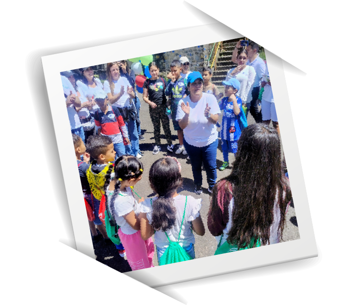 La esencia de un voluntario está en creer y trabajar por un mundo más humano y sensible La esencia de un voluntario está en creer y trabajar por un mundo más humano y sensible
