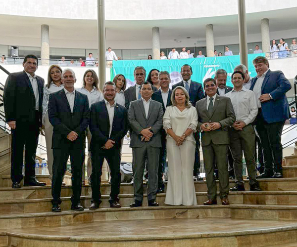 Compartiendo la alegría y el orgullo de 60 años de servicio Compartiendo la alegría y el orgullo de 60 años de servicio